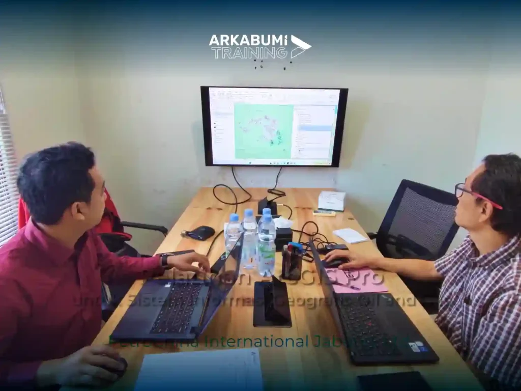 Dokumentasi Pelatihan "ArcGIS Pro untuk Sistem Informasi Geografis Oil and Gas" bersama PetroChina International Jabung, Ltd. dengan instruktur Lesan Permonojati, S.Si., M.Sc.
