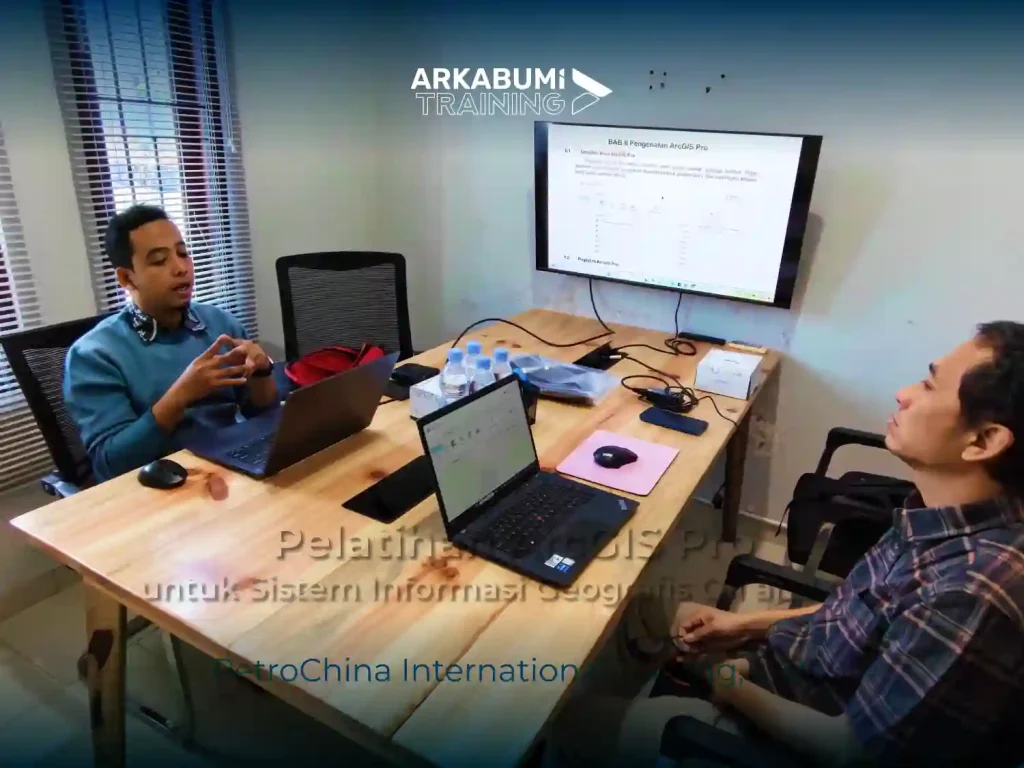 Dokumentasi Pelatihan "ArcGIS Pro untuk Sistem Informasi Geografis Oil and Gas" bersama PetroChina International Jabung, Ltd. dengan instruktur Lesan Permonojati, S.Si., M.Sc.