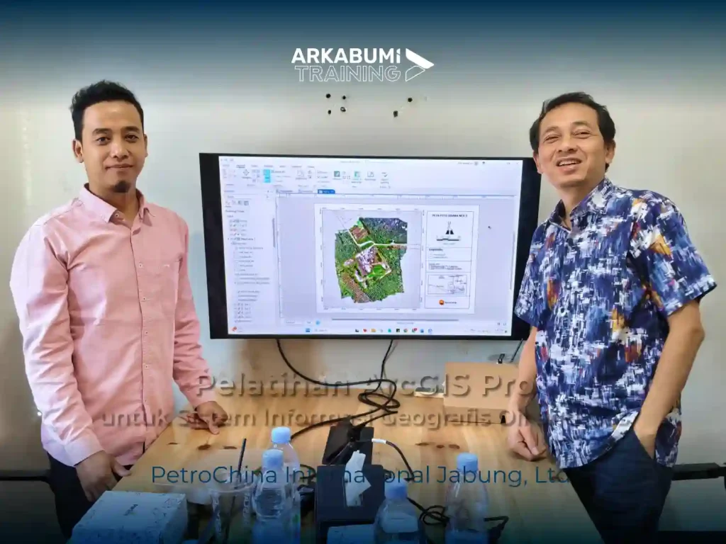 Dokumentasi Pelatihan "ArcGIS Pro untuk Sistem Informasi Geografis Oil and Gas" bersama PetroChina International Jabung, Ltd. dengan instruktur Lesan Permonojati, S.Si., M.Sc.