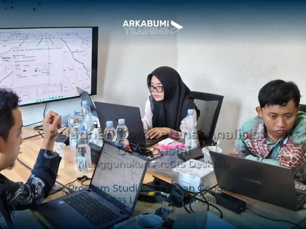 Pelatihan "Kompetensi Analisis Geospasial menggunakan ArcGIS Desktop" bersama Program Studi Pendidikan Geografi Universitas Lambung Mangkurat dengan instruktur Lesan Permonojati, S.Si., M.Sc.
