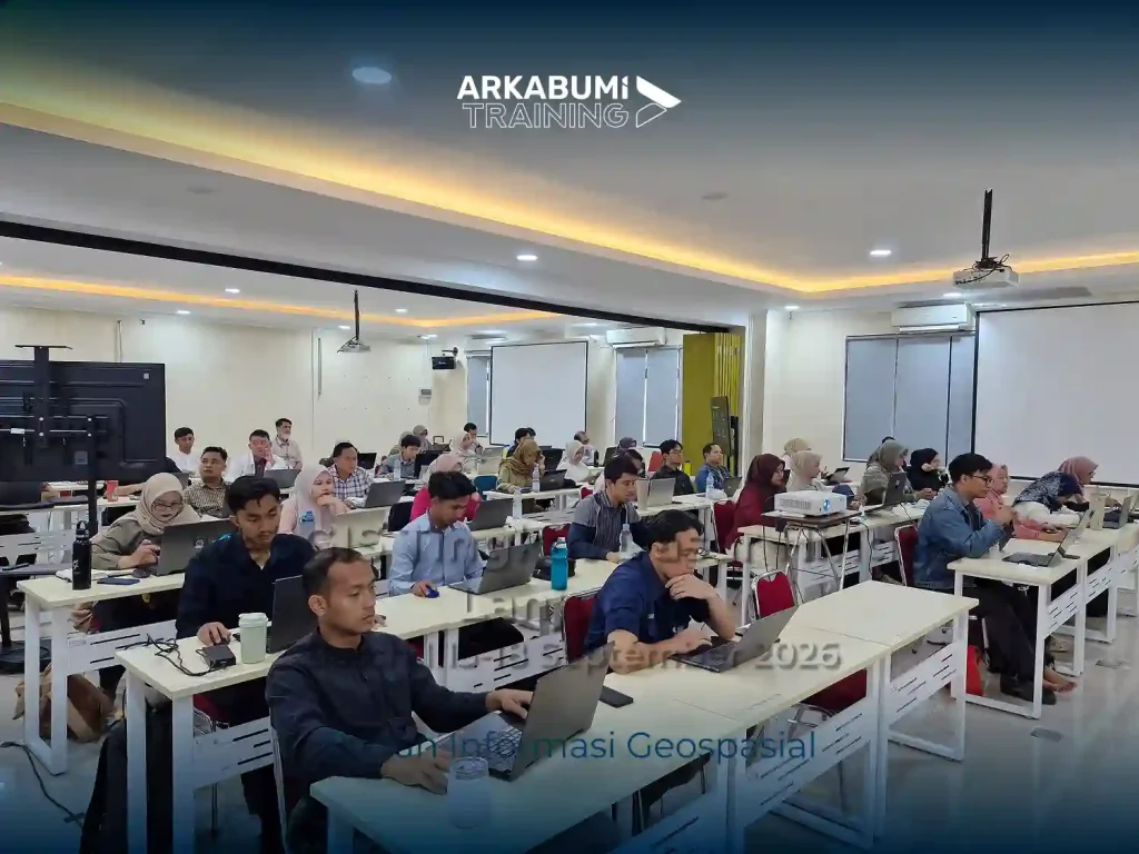 Dokumentasi "Pelatihan WebGIS Tingkat Dasar Hingga Lanjutan" bersama Badan Informasi Geospasial dengan instruktur Ari Matiur