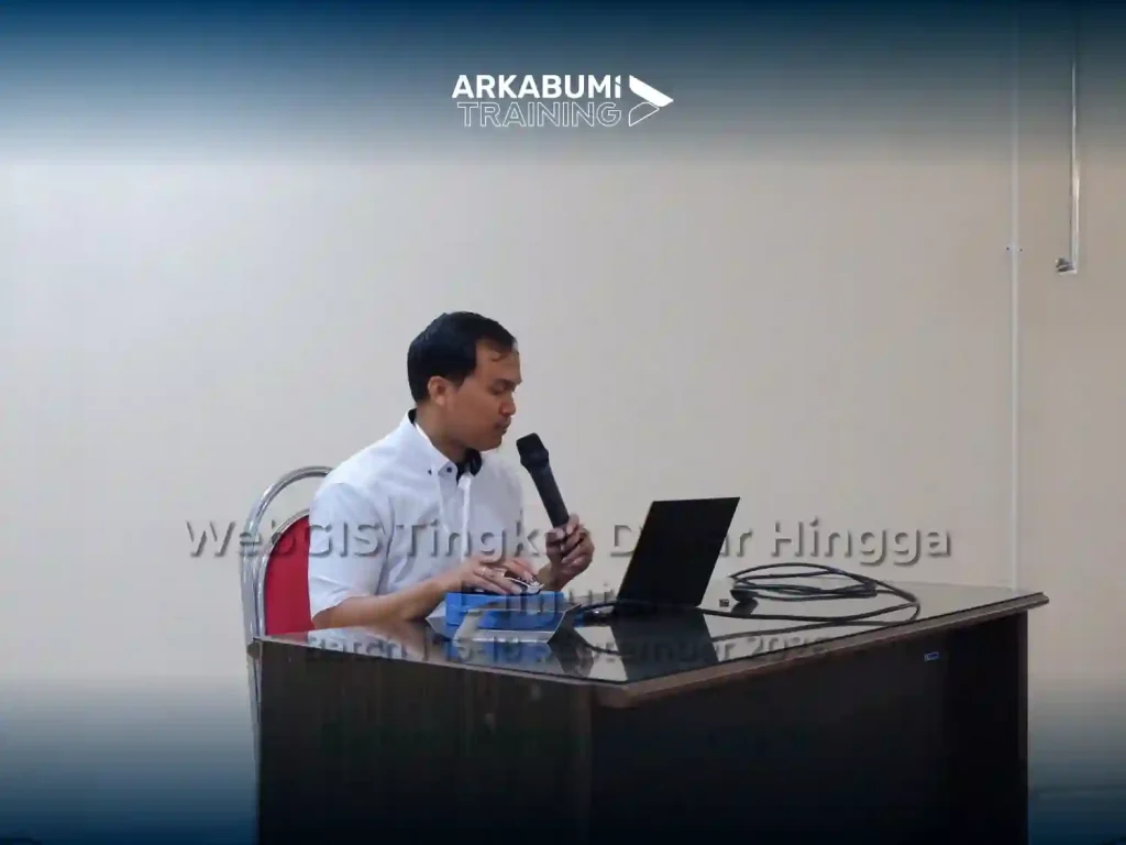 Dokumentasi "Pelatihan WebGIS Tingkat Dasar Hingga Lanjutan" bersama Badan Informasi Geospasial dengan instruktur Ari Matiur