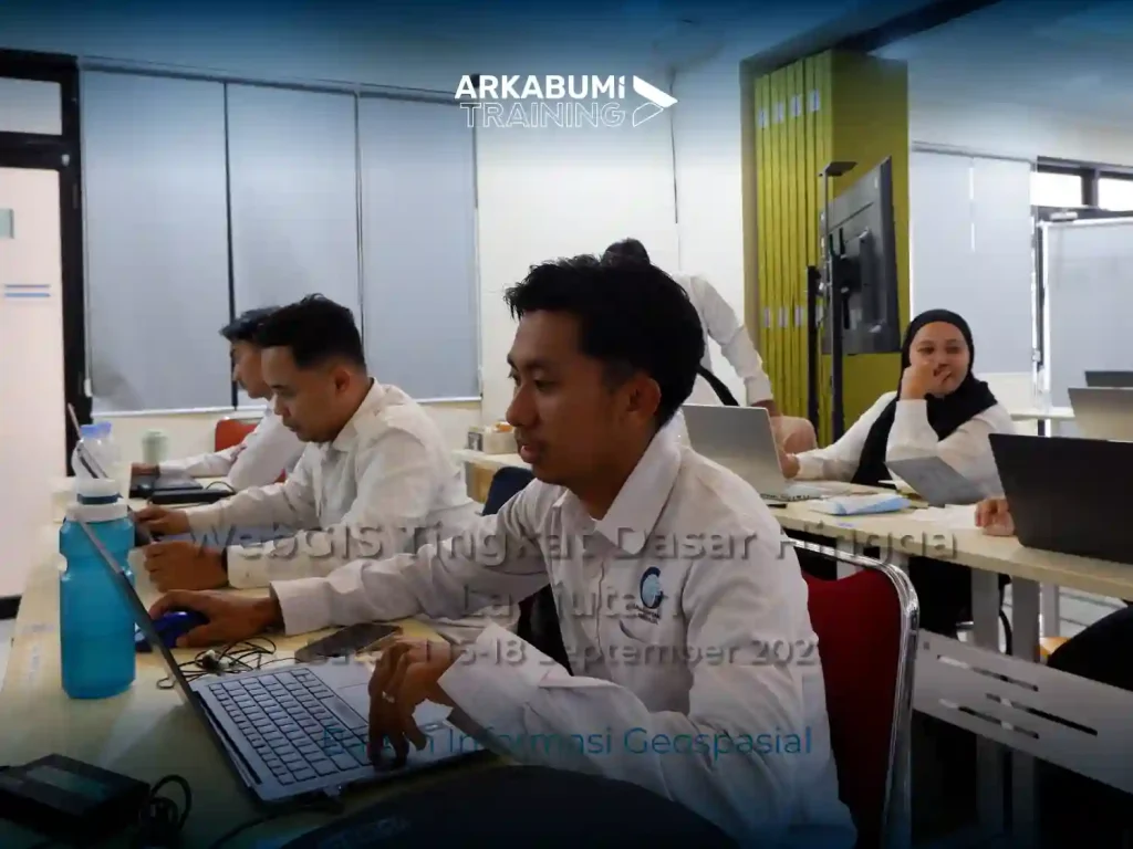 Dokumentasi "Pelatihan WebGIS Tingkat Dasar Hingga Lanjutan" bersama Badan Informasi Geospasial dengan instruktur Ari Matiur
