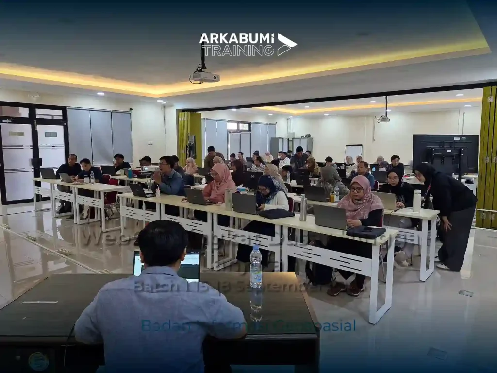 Dokumentasi "Pelatihan WebGIS Tingkat Dasar Hingga Lanjutan" bersama Badan Informasi Geospasial dengan instruktur Ari Matiur
