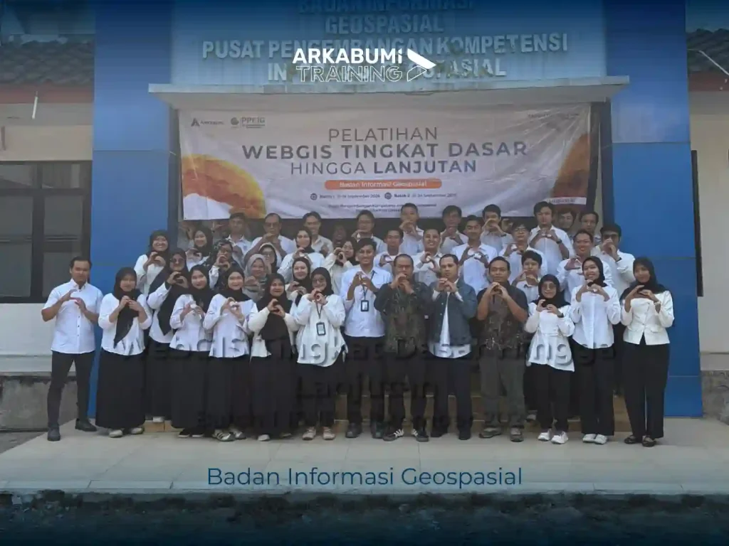 Dokumentasi "Pelatihan WebGIS Tingkat Dasar Hingga Lanjutan" bersama Badan Informasi Geospasial dengan instruktur Ari Matiur