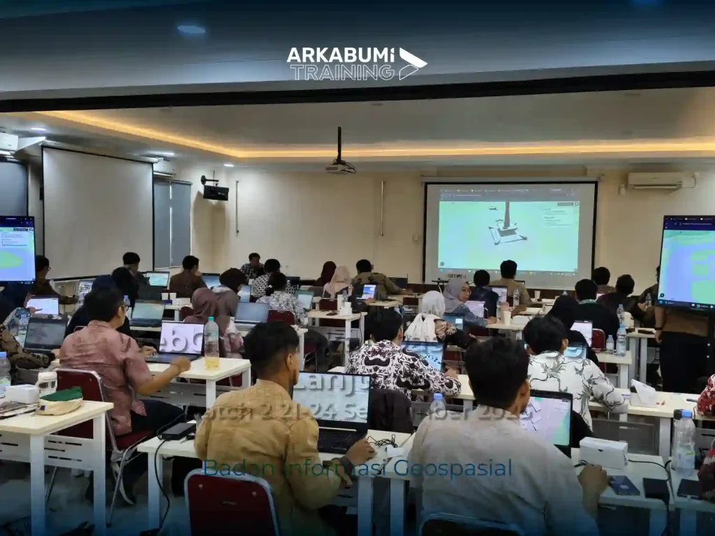 Dokumentasi "Pelatihan WebGIS Tingkat Dasar Hingga Lanjutan" bersama Badan Informasi Geospasial dengan instruktur Ari Matiur